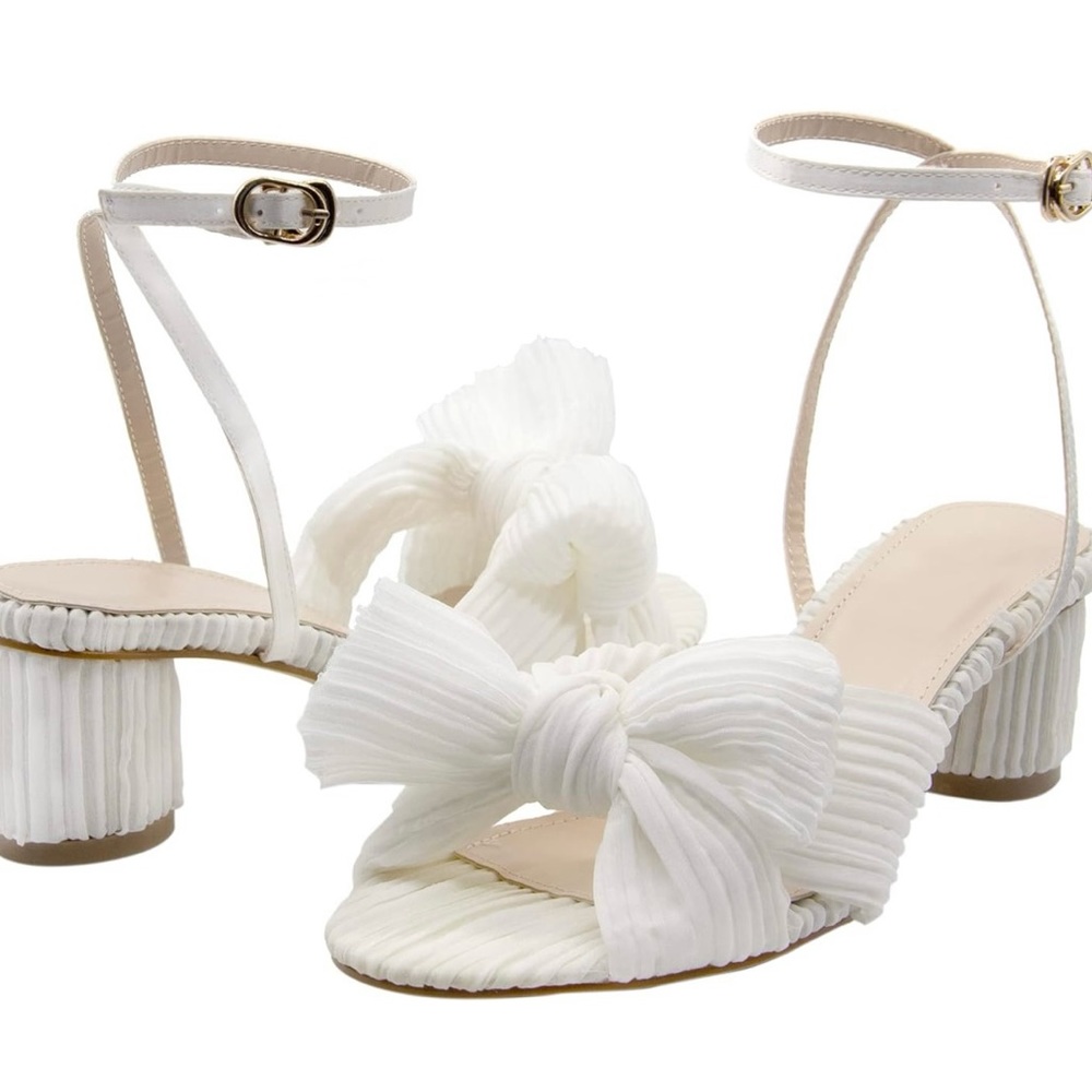 Mucccute Bow Knot Sandal - Size 8 - White - Brand New!!!